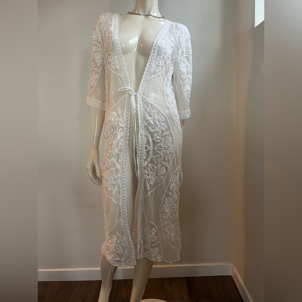 Luxurious White Lace Robe with Sheer Sleeves